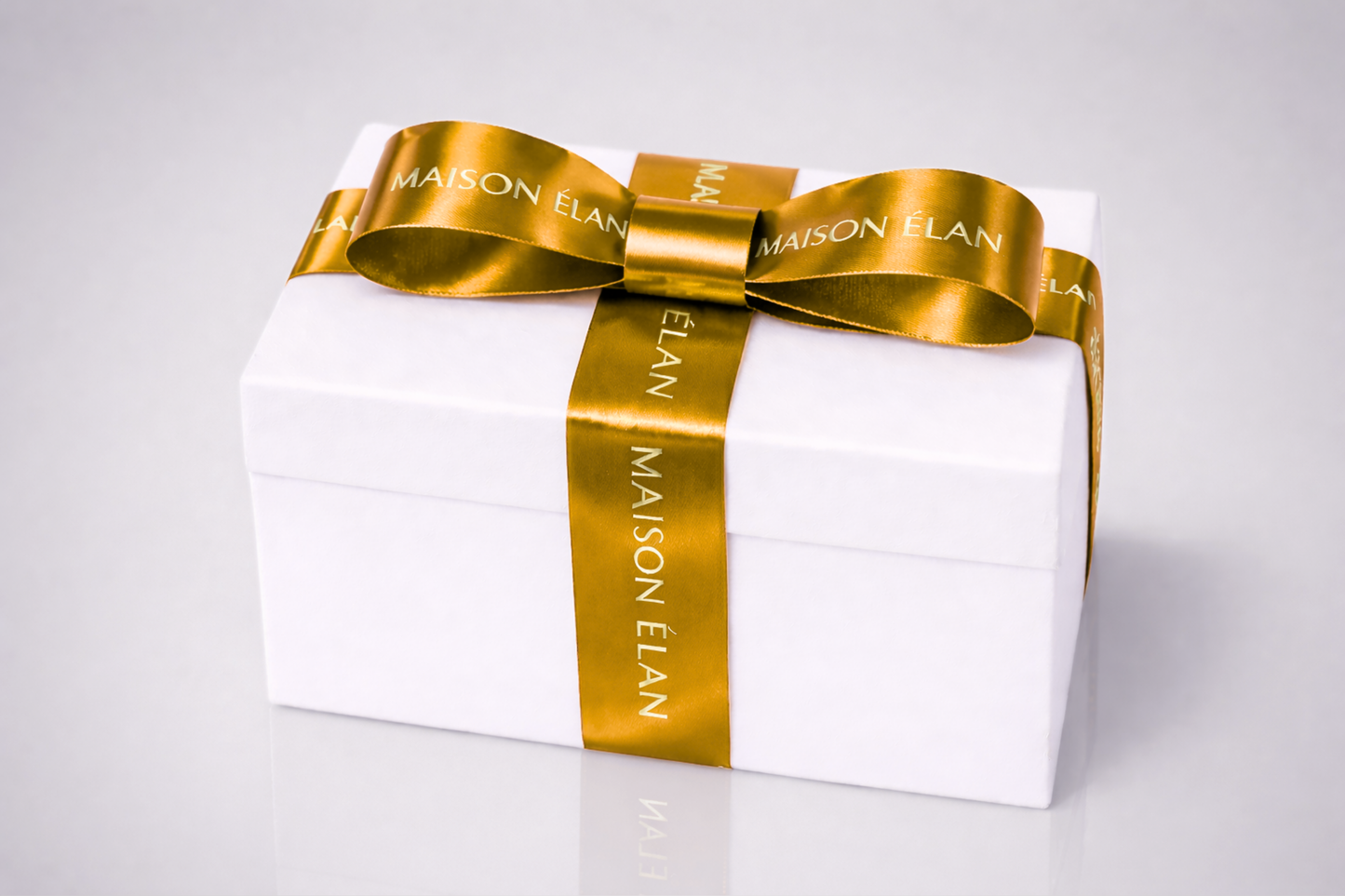 Wide gift ribbon with print in metallic gold from JM Band®.