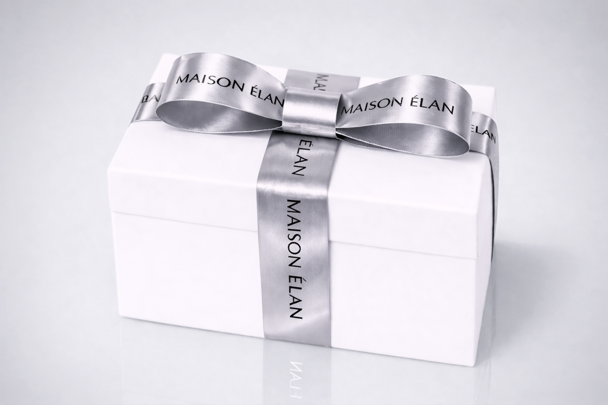 Wide gift ribbon with print in metallic silver from JM Band®.