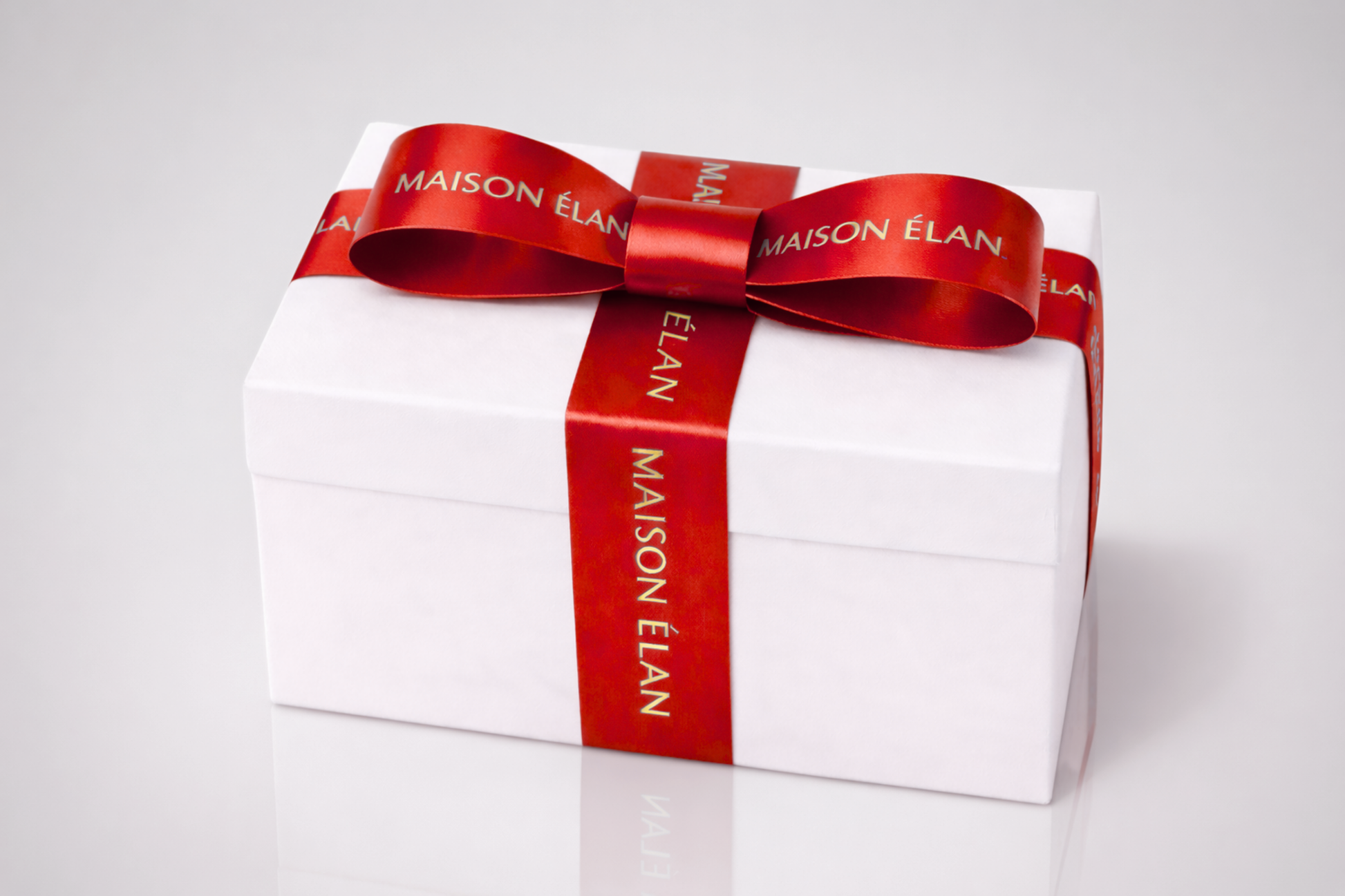 Wide red gift ribbon with print from JM Band®.