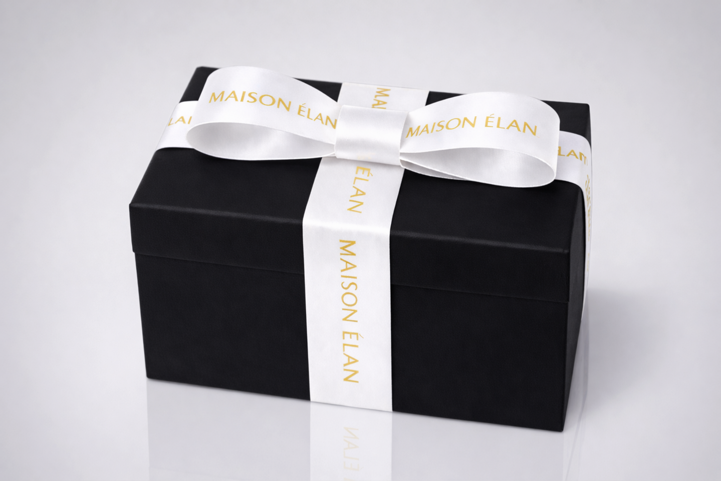 Wide white gift ribbon with print from JM Band®.
