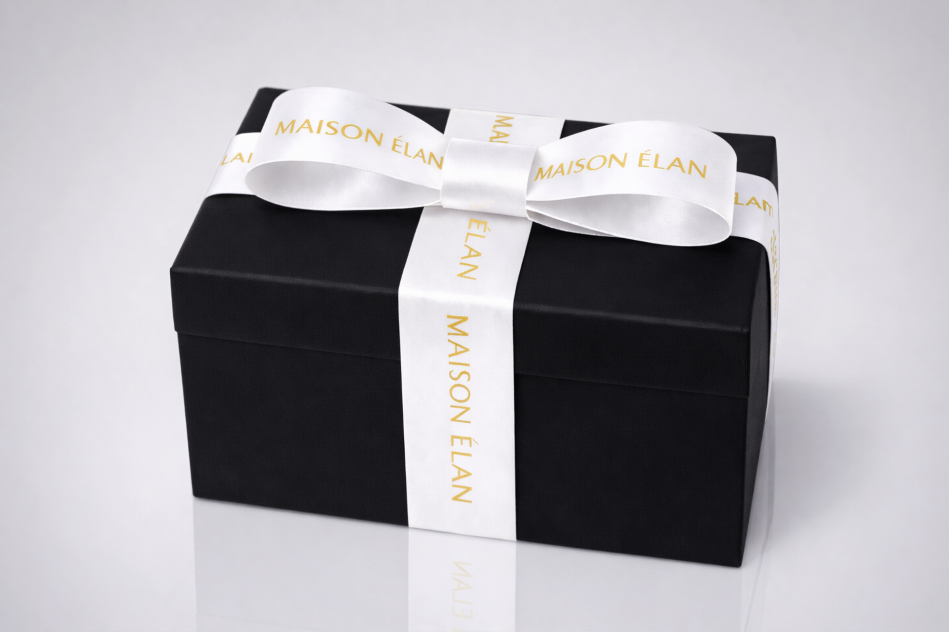 Wide white gift ribbon with print from JM Band®.
